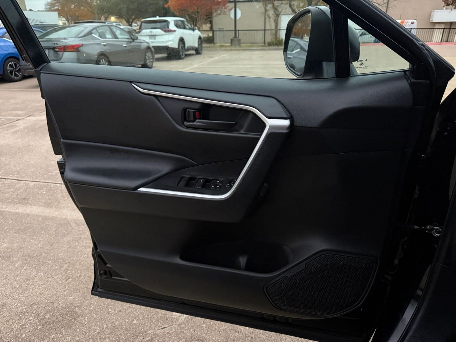 Thumbnail: 2025 Toyota RAV4 - 20