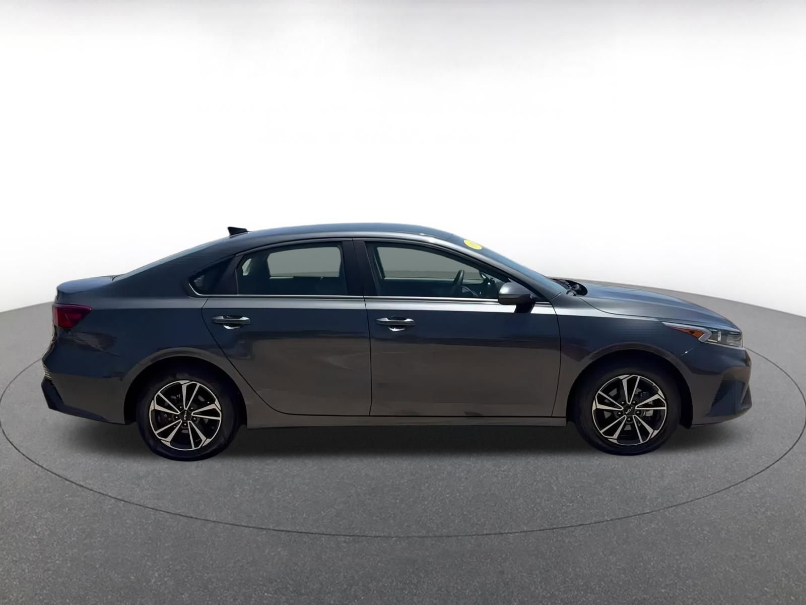 Thumbnail: 2024 Kia Forte - 16