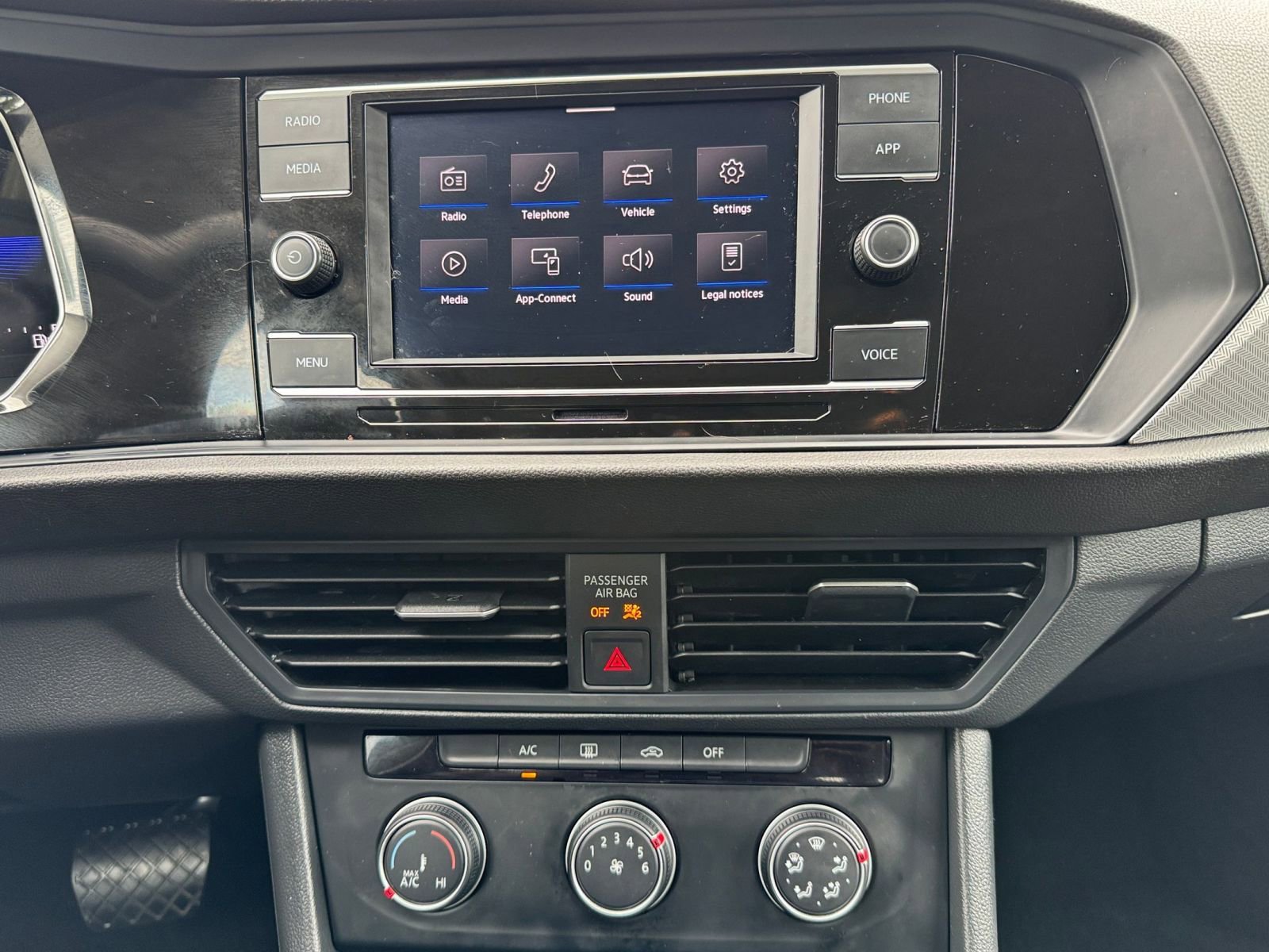 Thumbnail: 2024 Volkswagen Jetta - 18