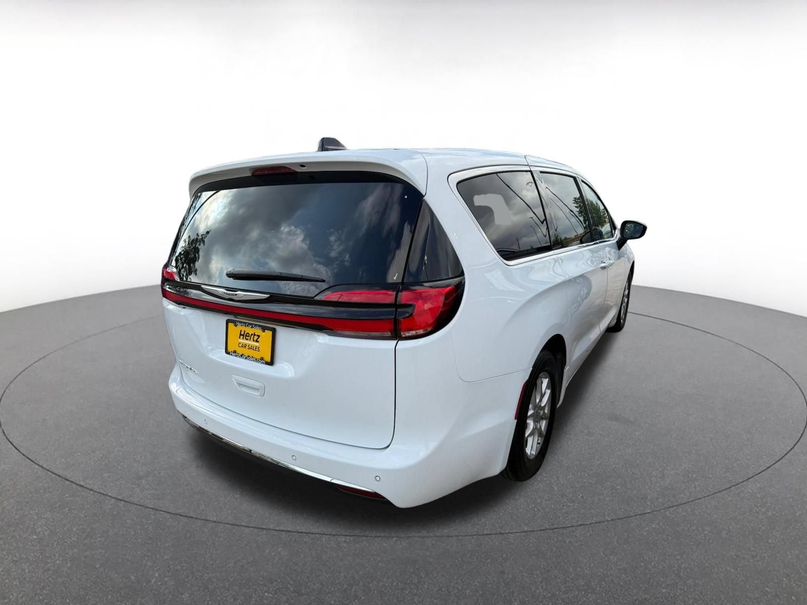 Thumbnail: 2024 Chrysler Pacifica - 4