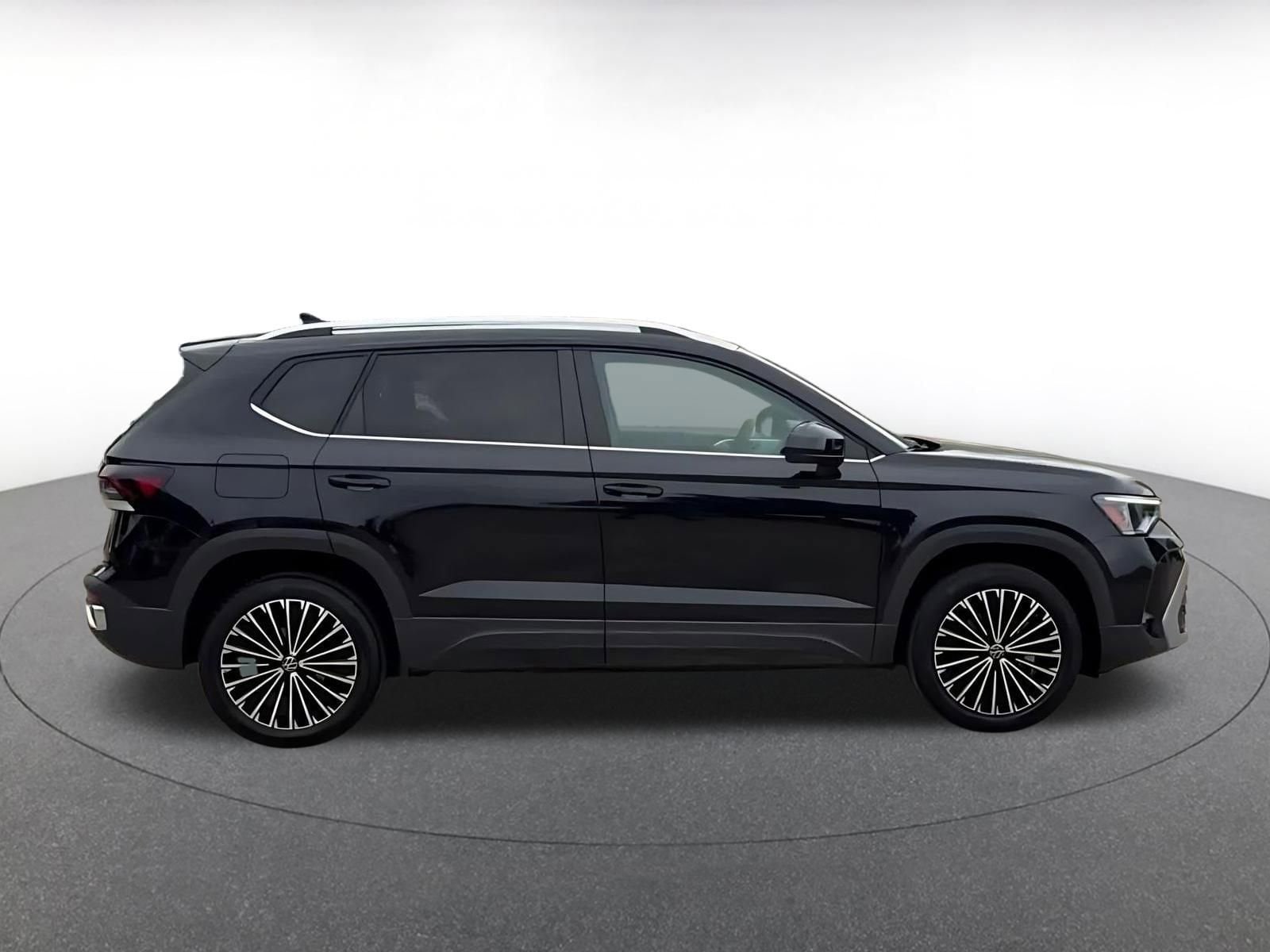 Thumbnail: 2025 Volkswagen Taos - 16