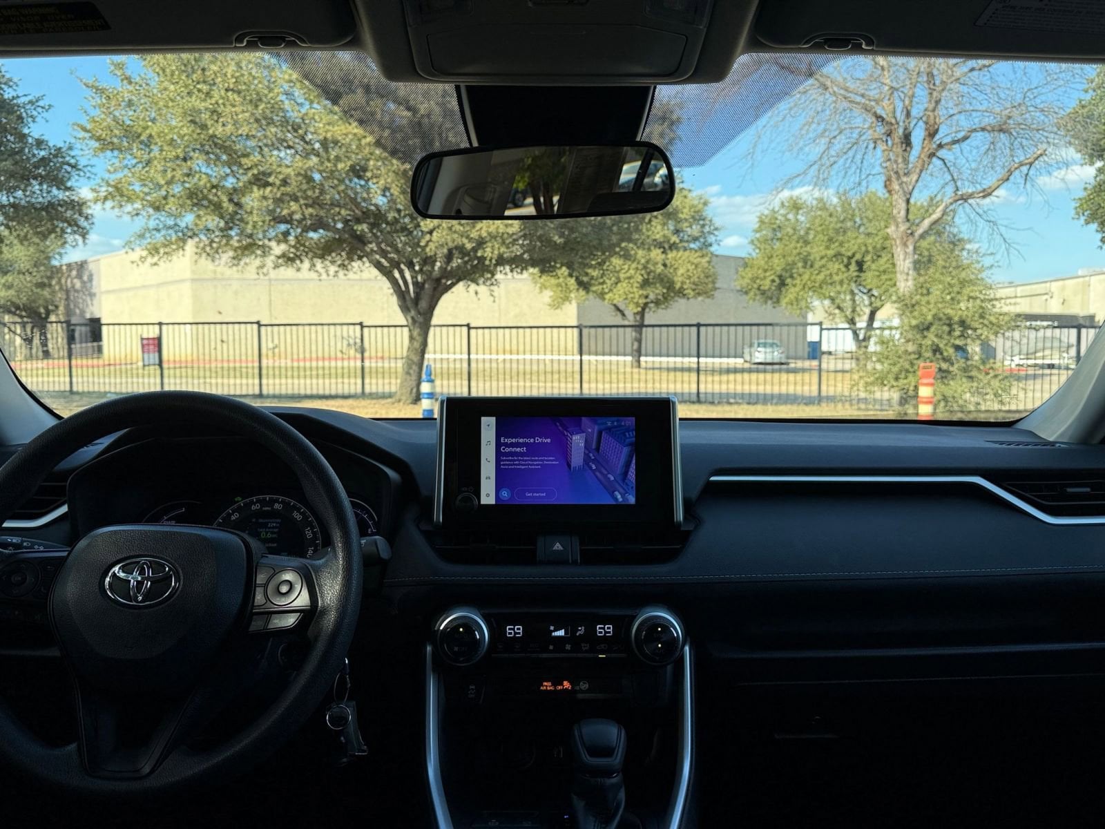 Thumbnail: 2025 Toyota RAV4 - 33