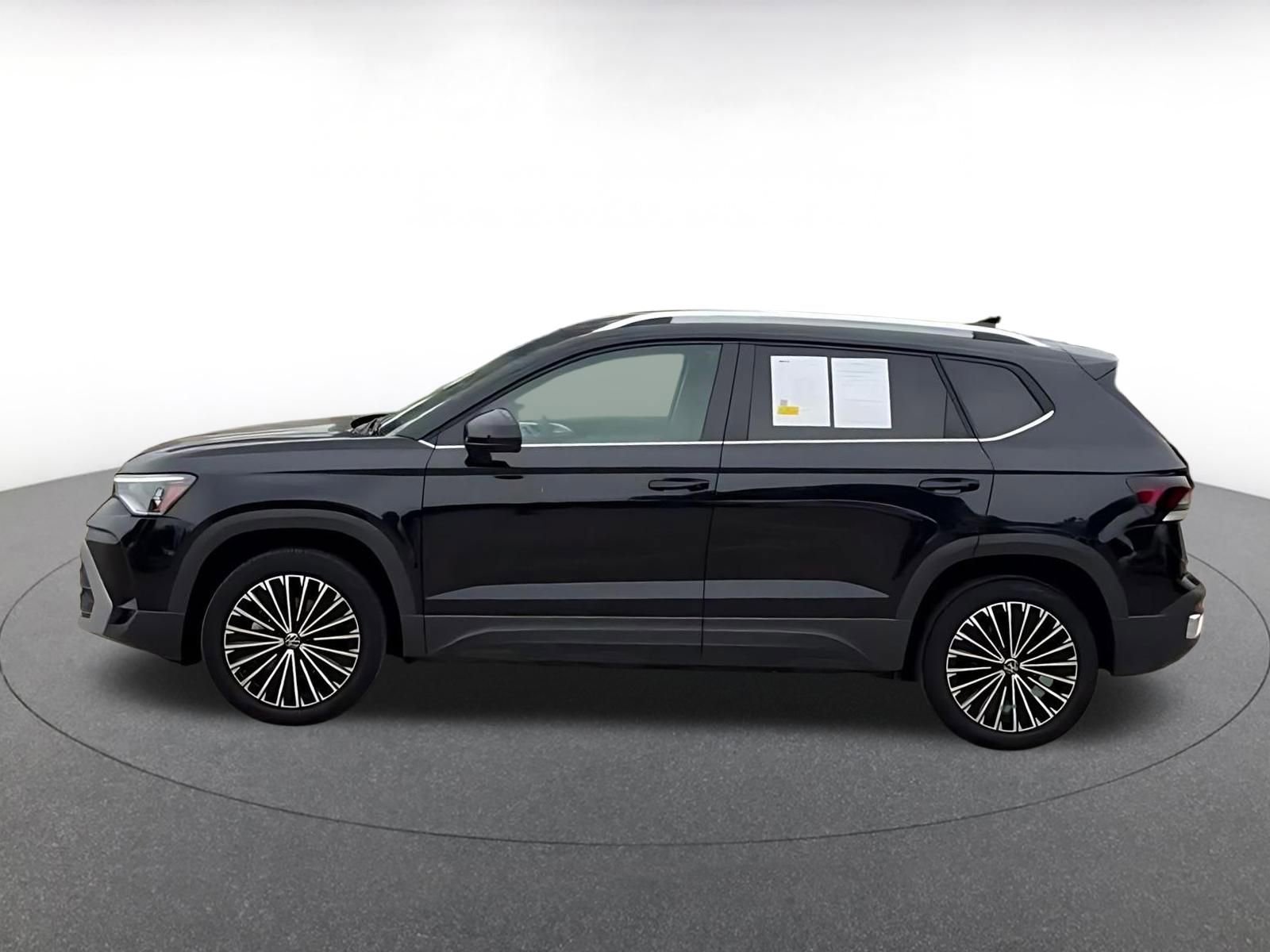 Thumbnail: 2025 Volkswagen Taos - 9