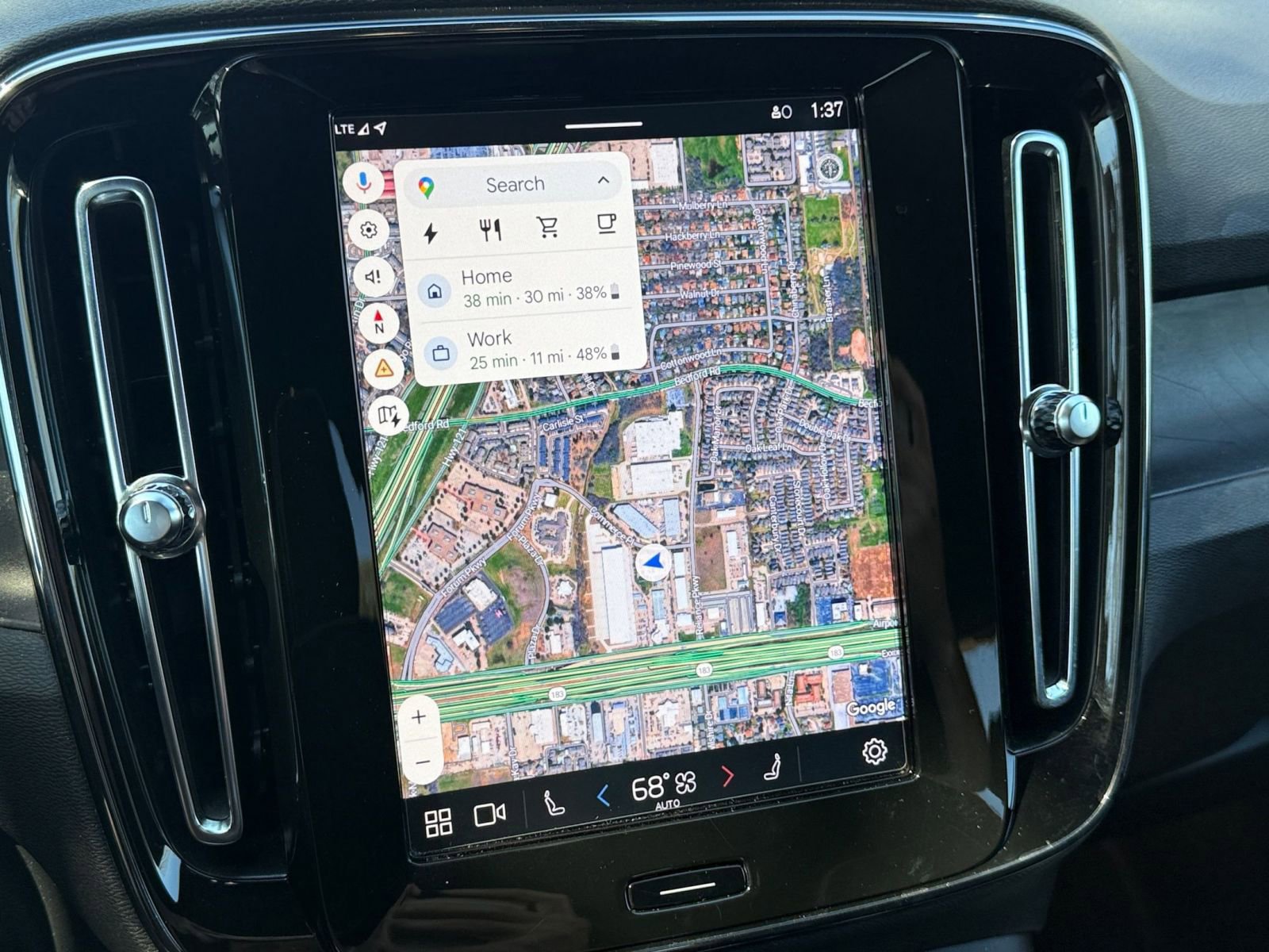 Thumbnail: 2023 Volvo XC40 - 24