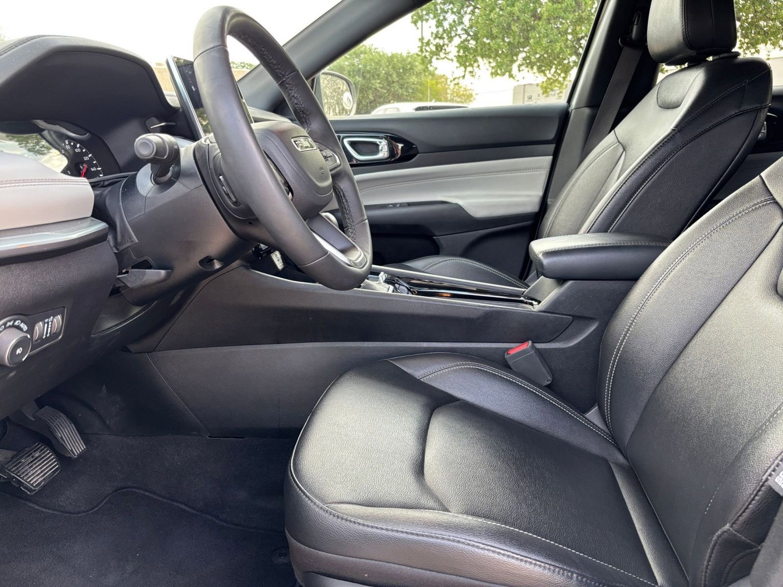 Thumbnail: 2025 Jeep Compass - 27