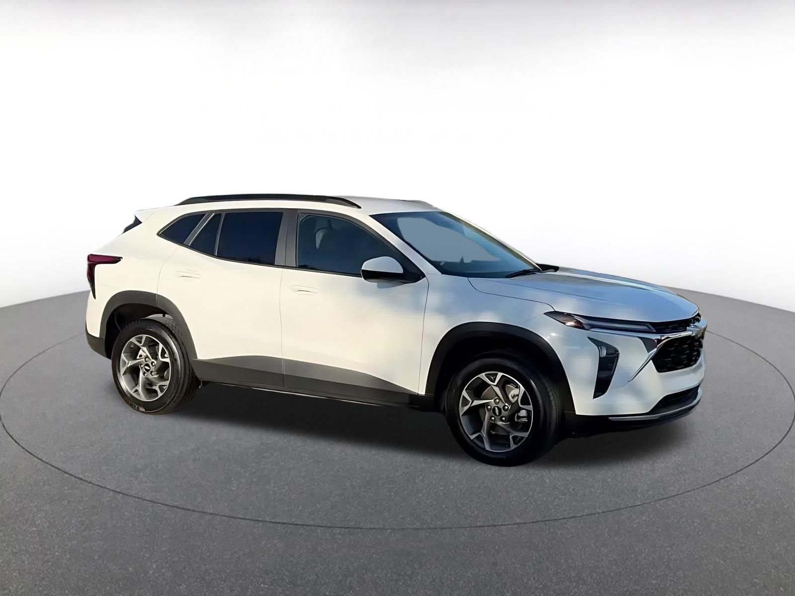 Thumbnail: 2025 Chevrolet Trax - 2