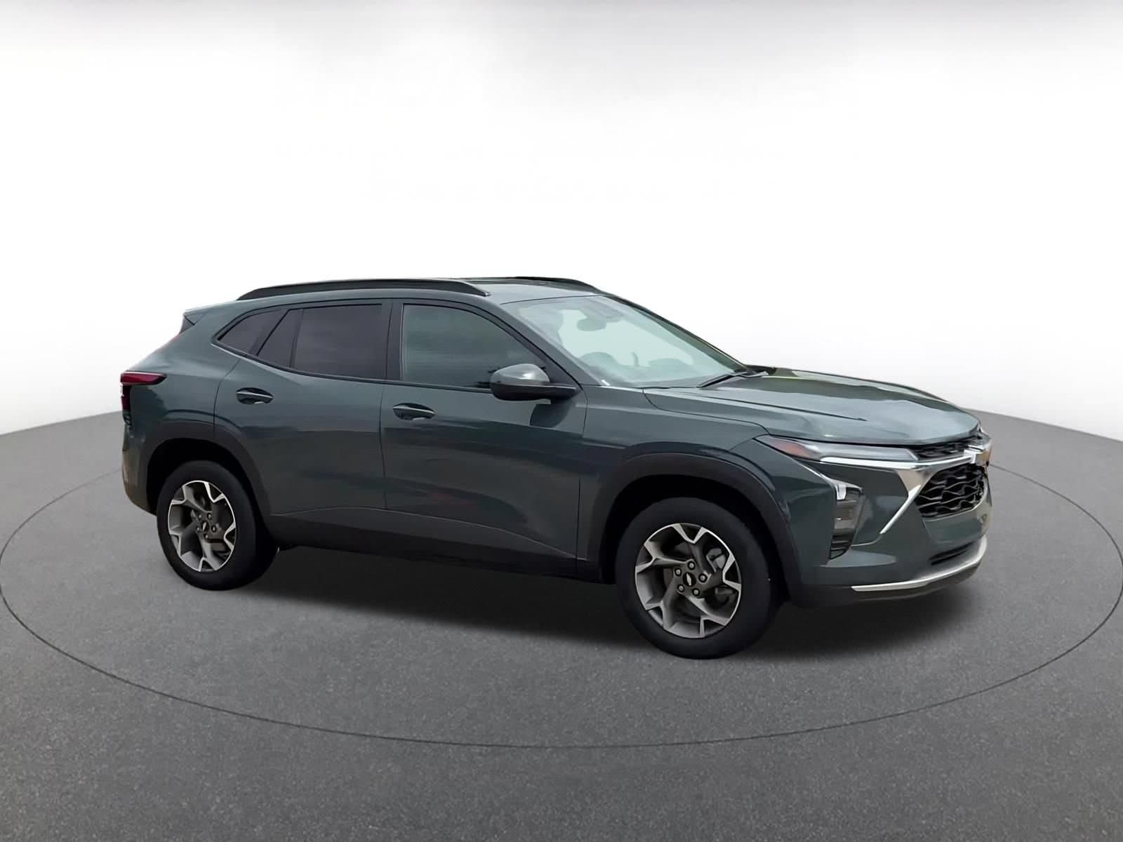 Thumbnail: 2025 Chevrolet Trax - 2