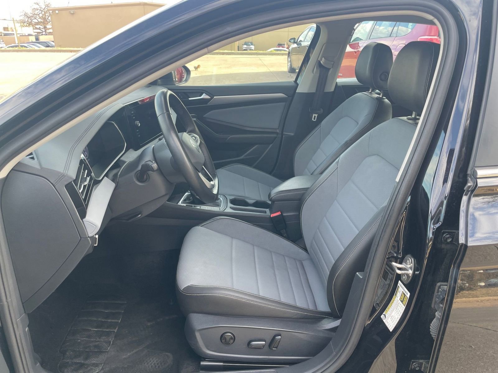 Thumbnail: 2025 Volkswagen Jetta - 30