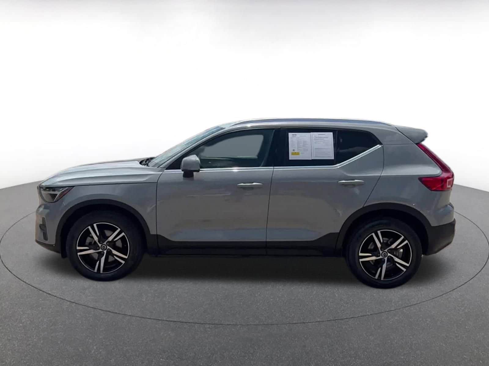 Thumbnail: 2024 Volvo XC40 - 9