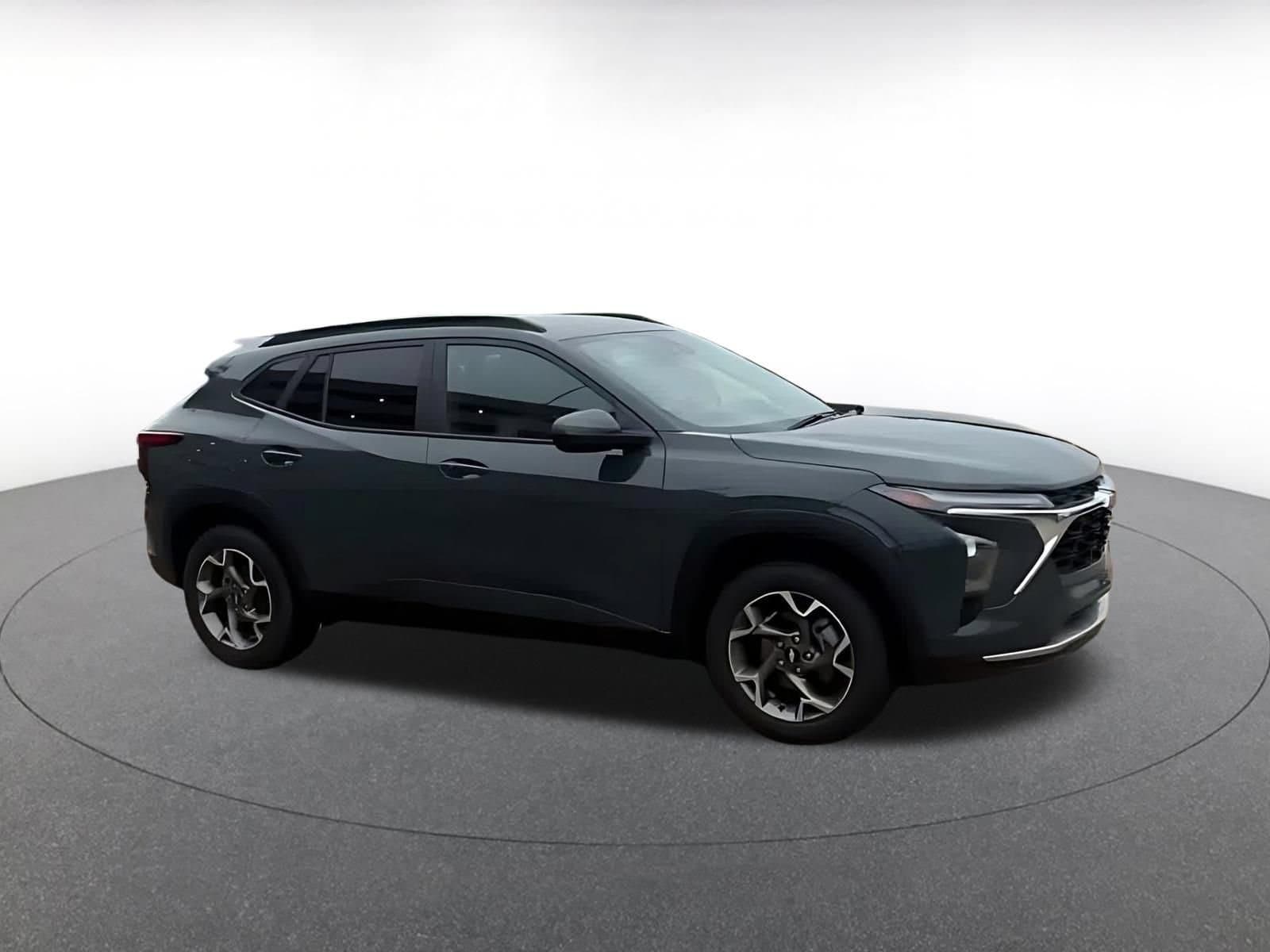 Thumbnail: 2025 Chevrolet Trax - 2