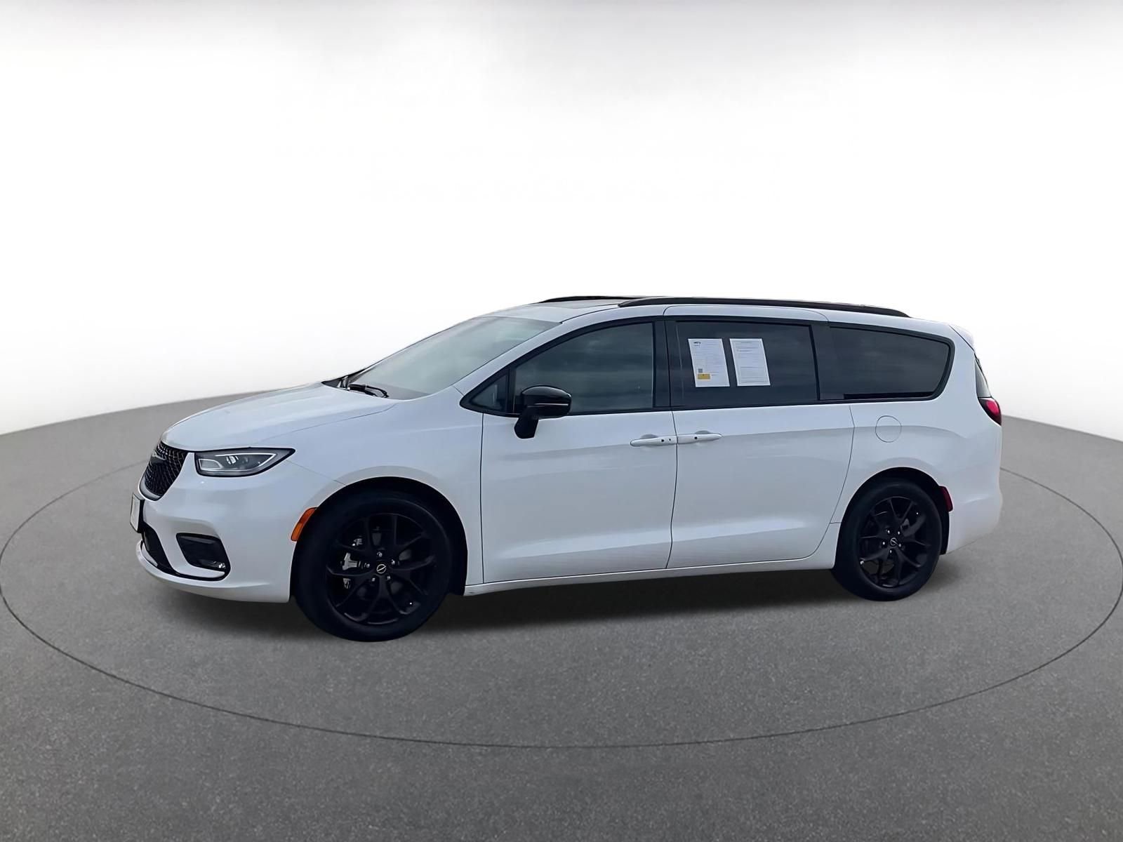 Thumbnail: 2025 Chrysler Pacifica - 8