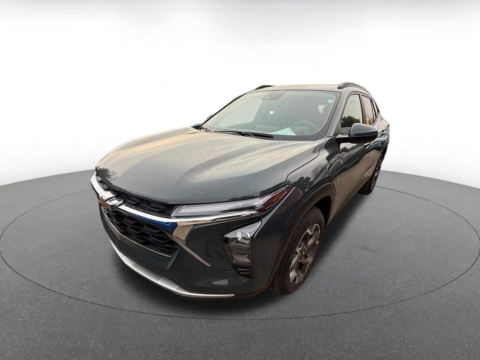 Thumbnail: 2025 Chevrolet Trax - 3