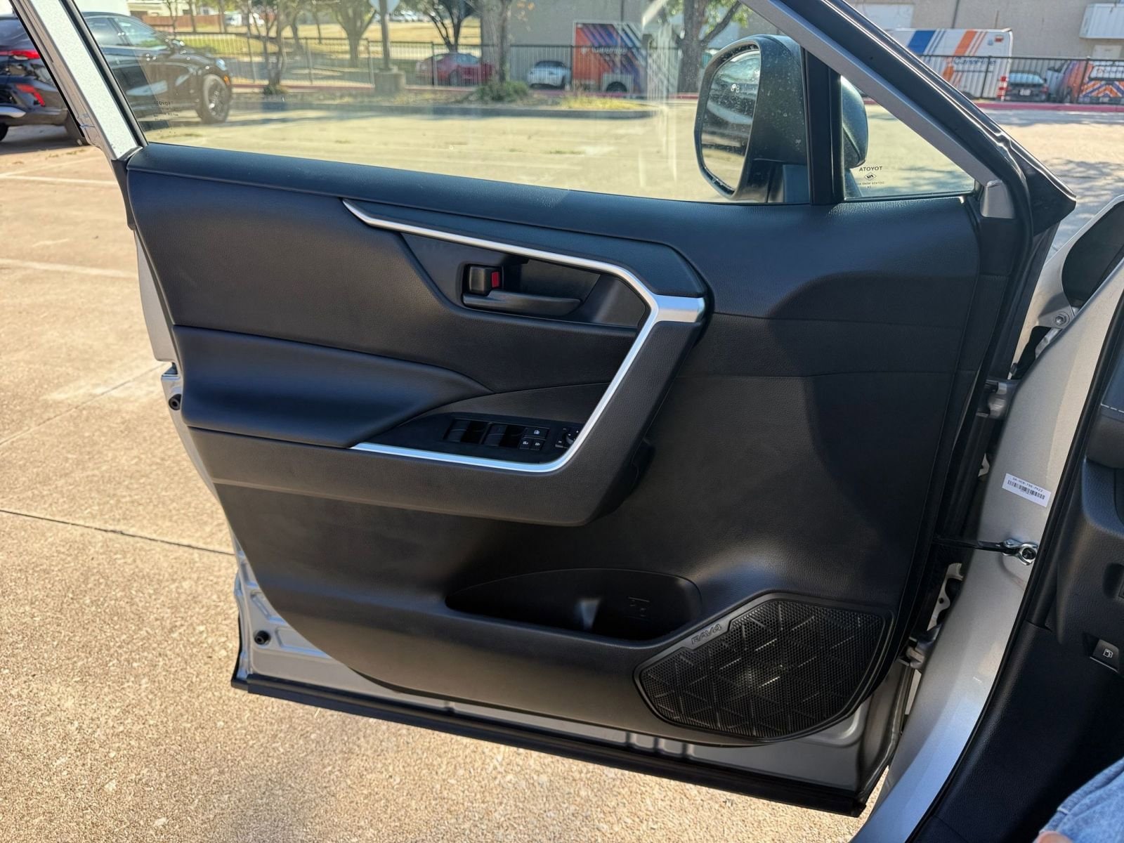 Thumbnail: 2025 Toyota RAV4 - 20