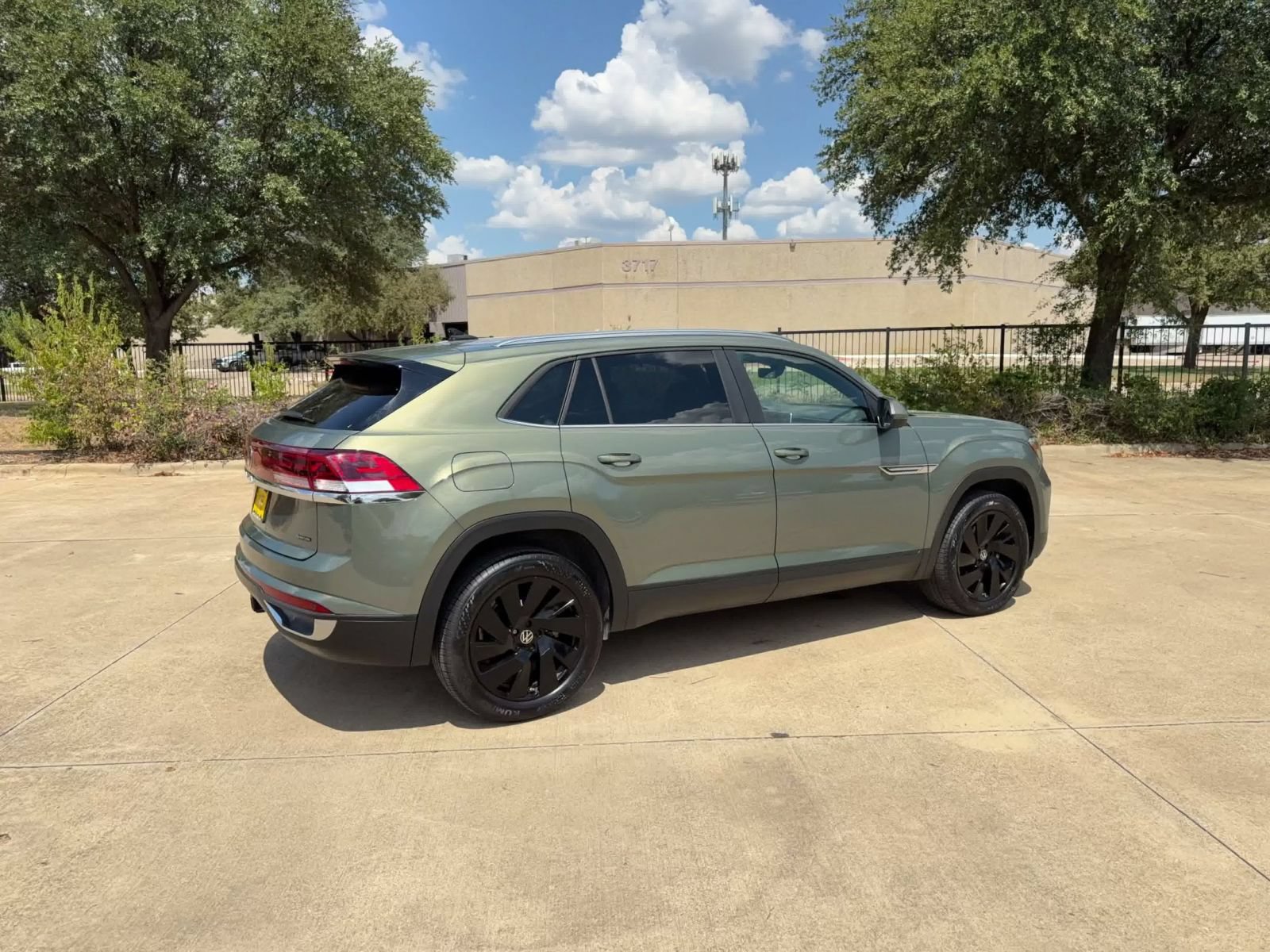 Thumbnail: 2026 Volkswagen Atlas - 12
