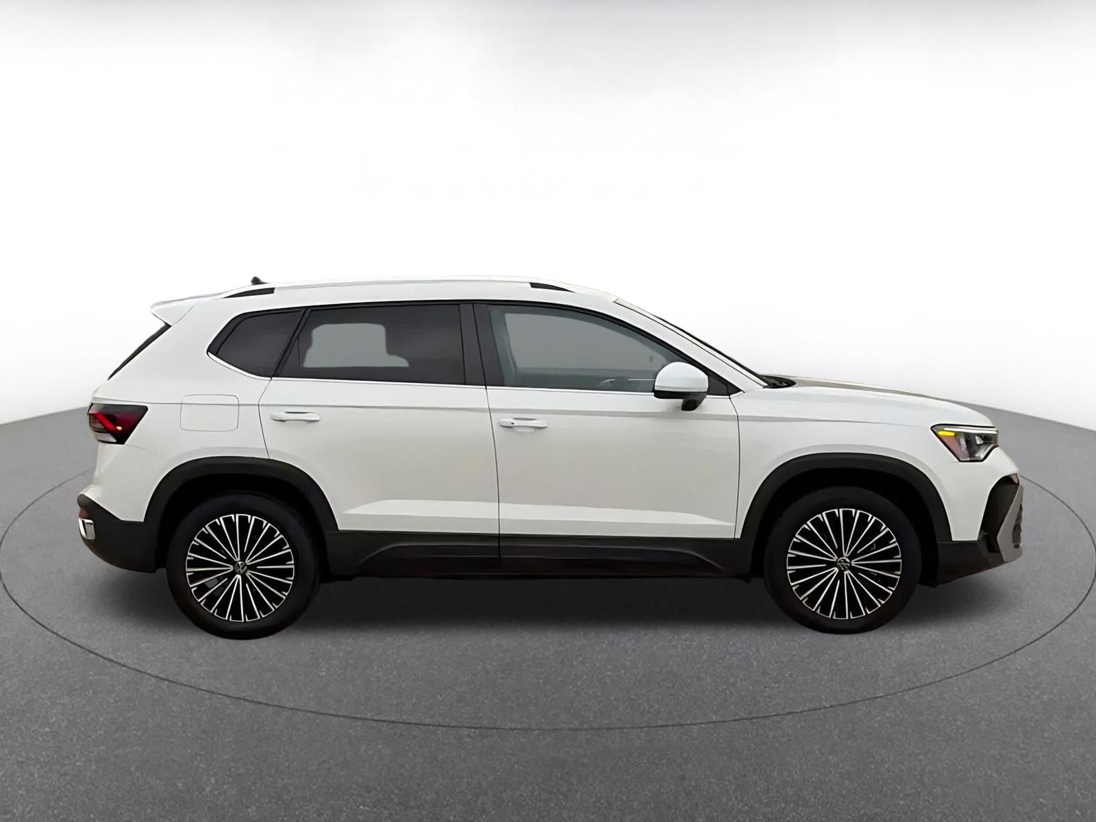 Thumbnail: 2025 Volkswagen Taos - 16