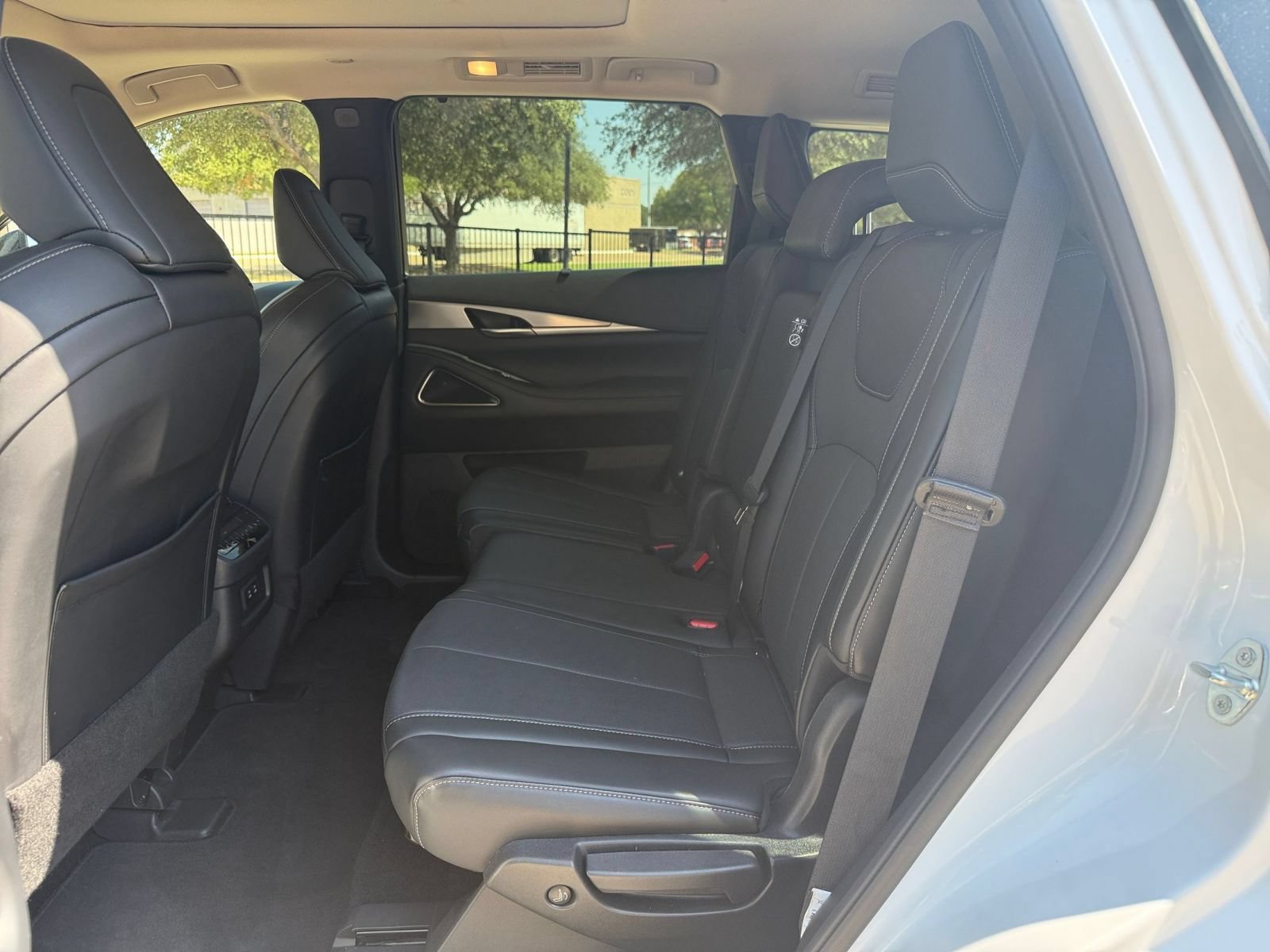 Thumbnail: 2026 INFINITI QX60 - 28