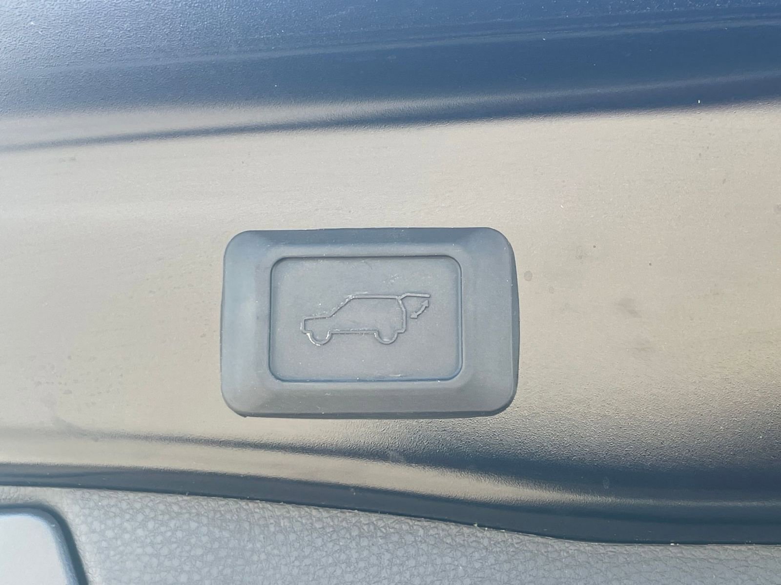 Thumbnail: 2025 Toyota RAV4 - 23