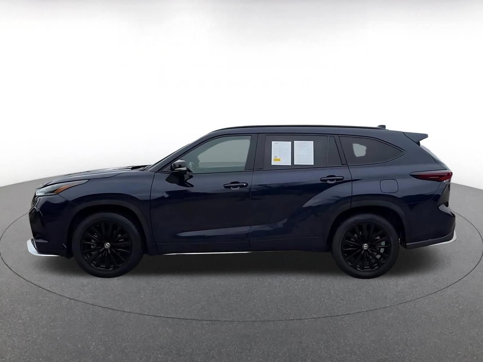 Thumbnail: 2024 Toyota Highlander - 9