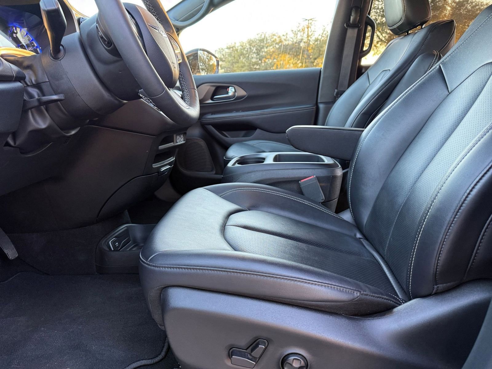 Thumbnail: 2025 Chrysler Pacifica - 29