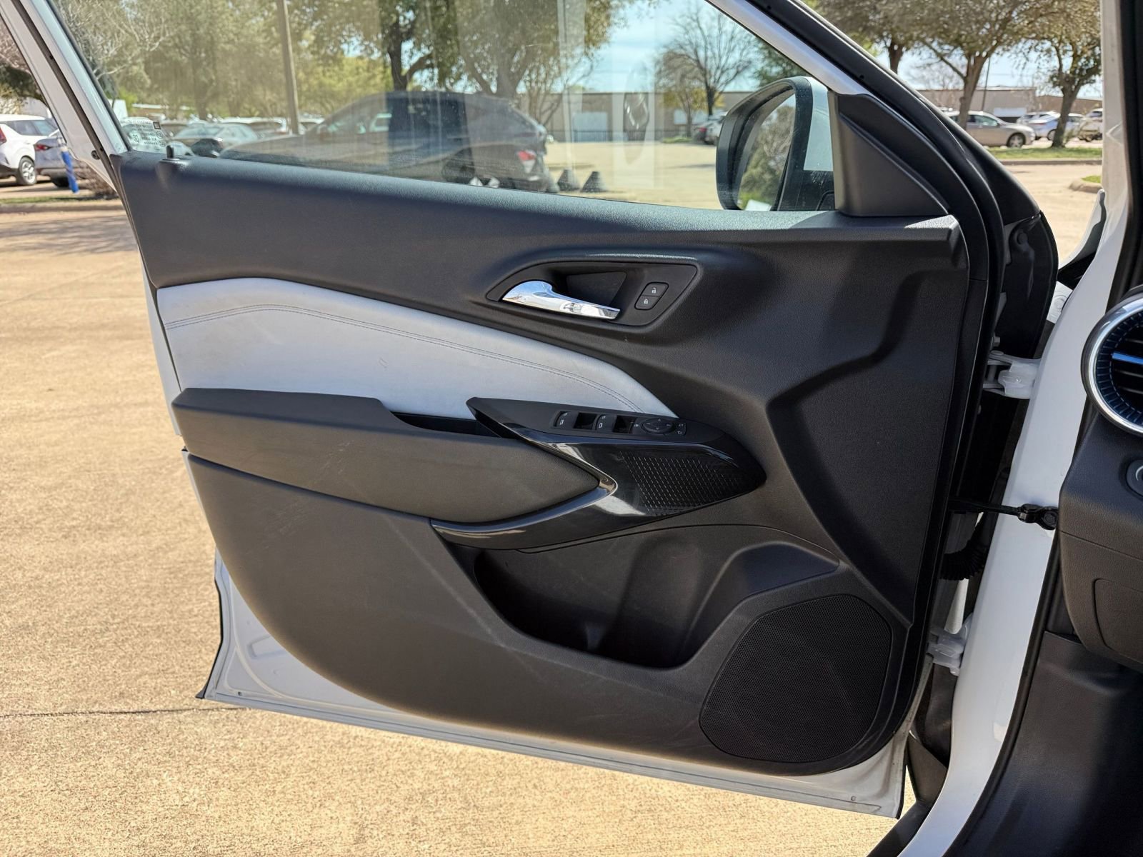 Thumbnail: 2025 Chevrolet Trax - 18