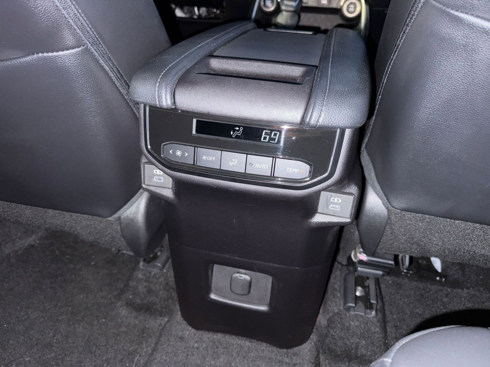 Thumbnail: 2025 Toyota Grand Highlander - 27