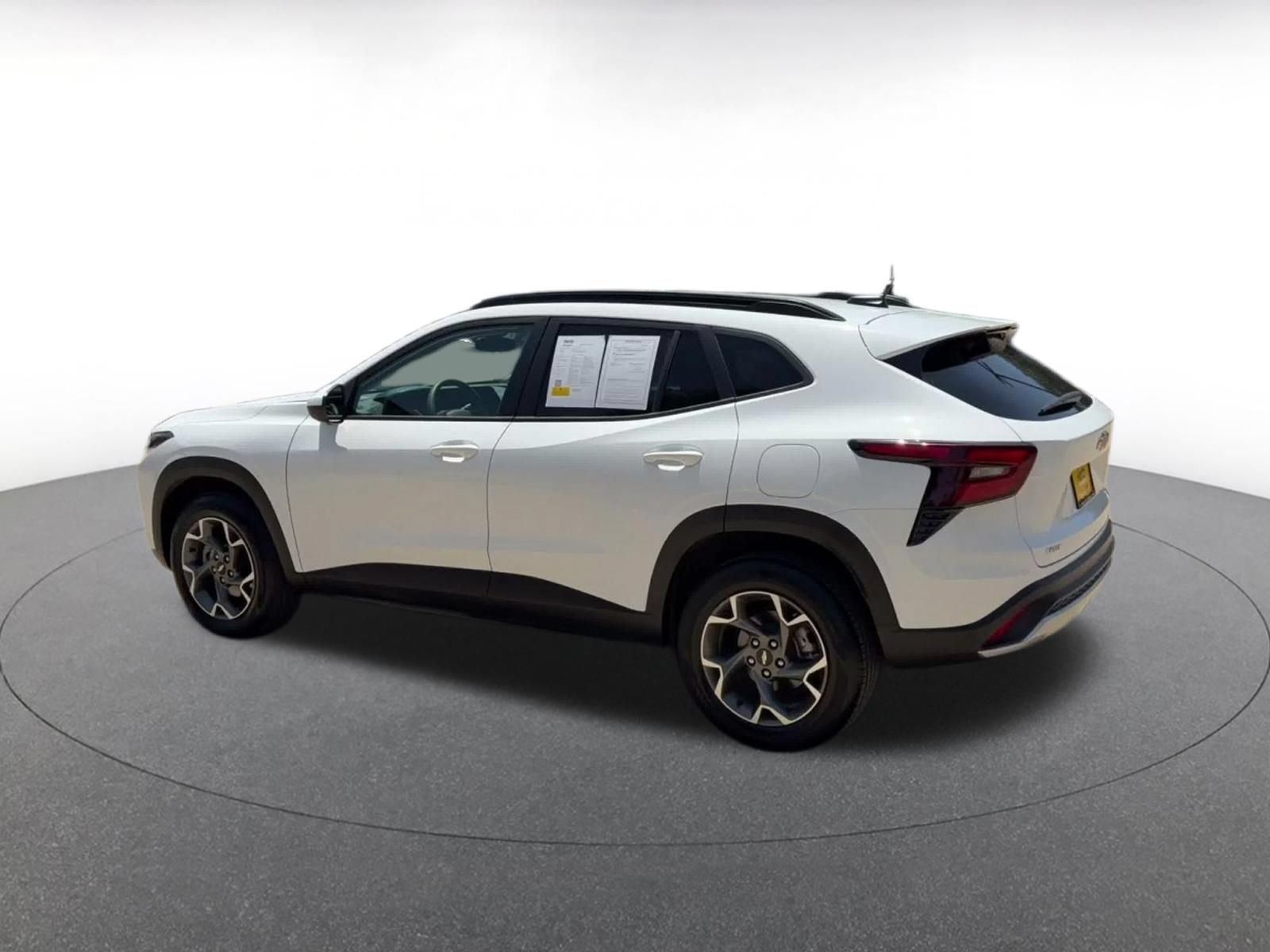 Thumbnail: 2025 Chevrolet Trax - 8