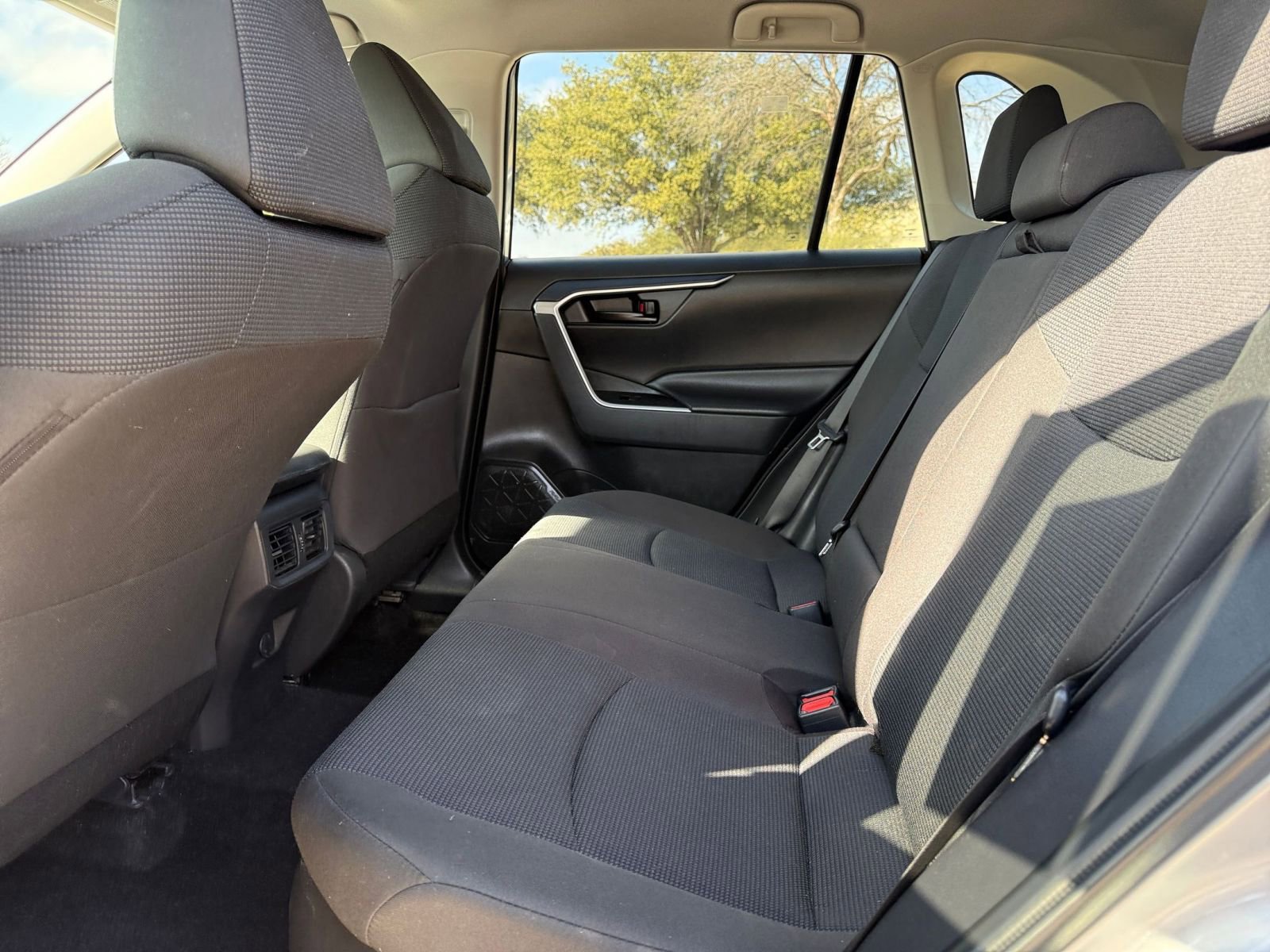 Thumbnail: 2025 Toyota RAV4 - 25