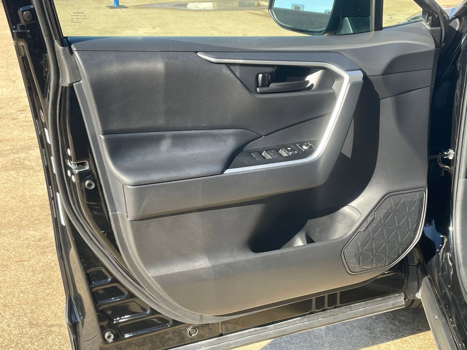 Thumbnail: 2025 Toyota RAV4 - 20