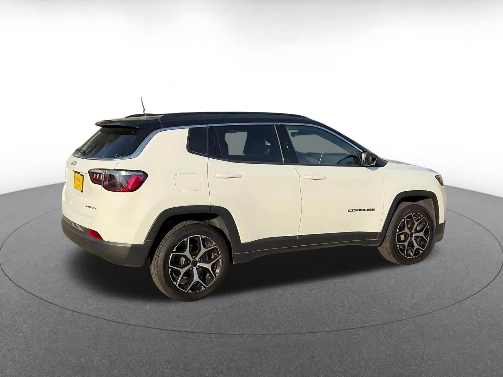 2025 Jeep Compass Limited - Photo 13