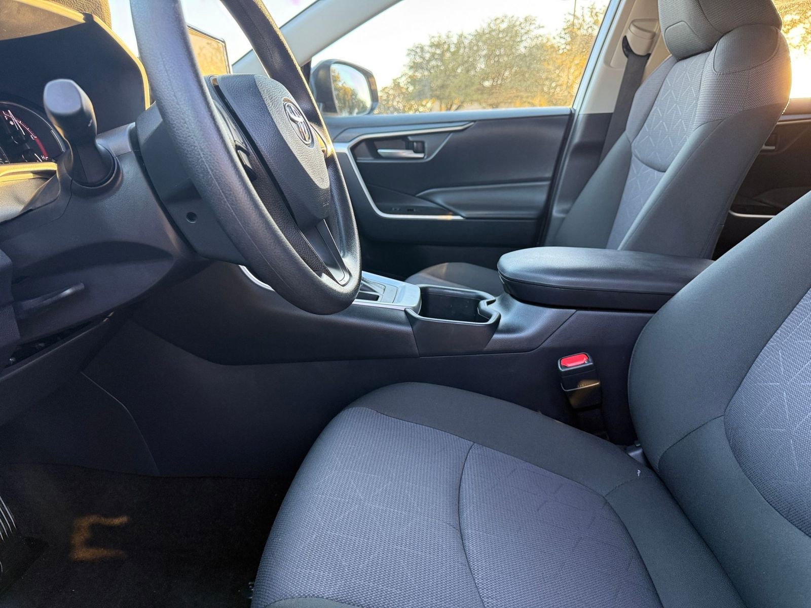 Thumbnail: 2025 Toyota RAV4 - 27