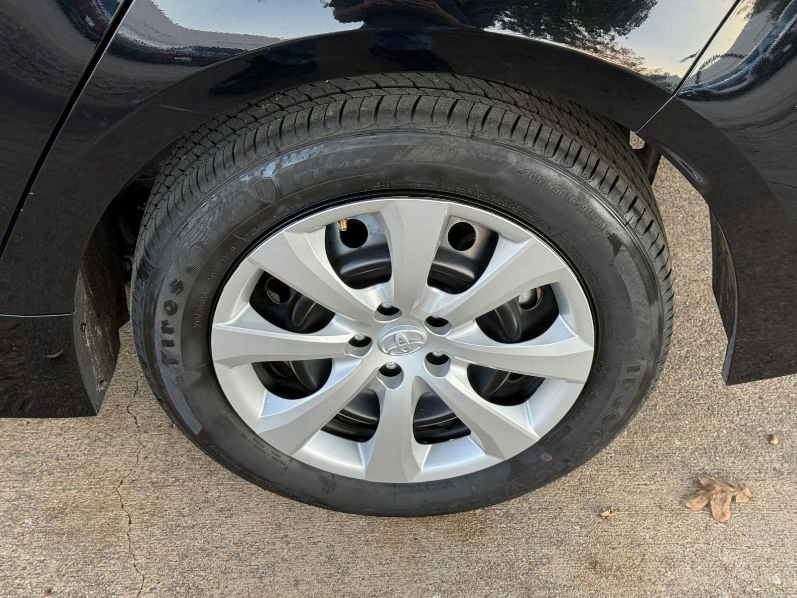 Thumbnail: 2025 Toyota Corolla - 30