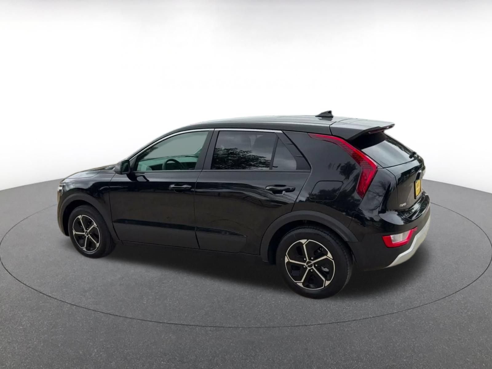 Thumbnail: 2026 Kia Niro - 9