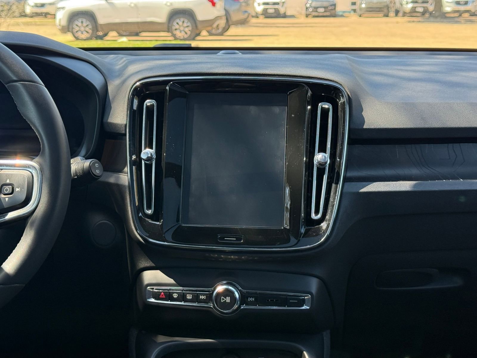 Thumbnail: 2023 Volvo XC40 - 20