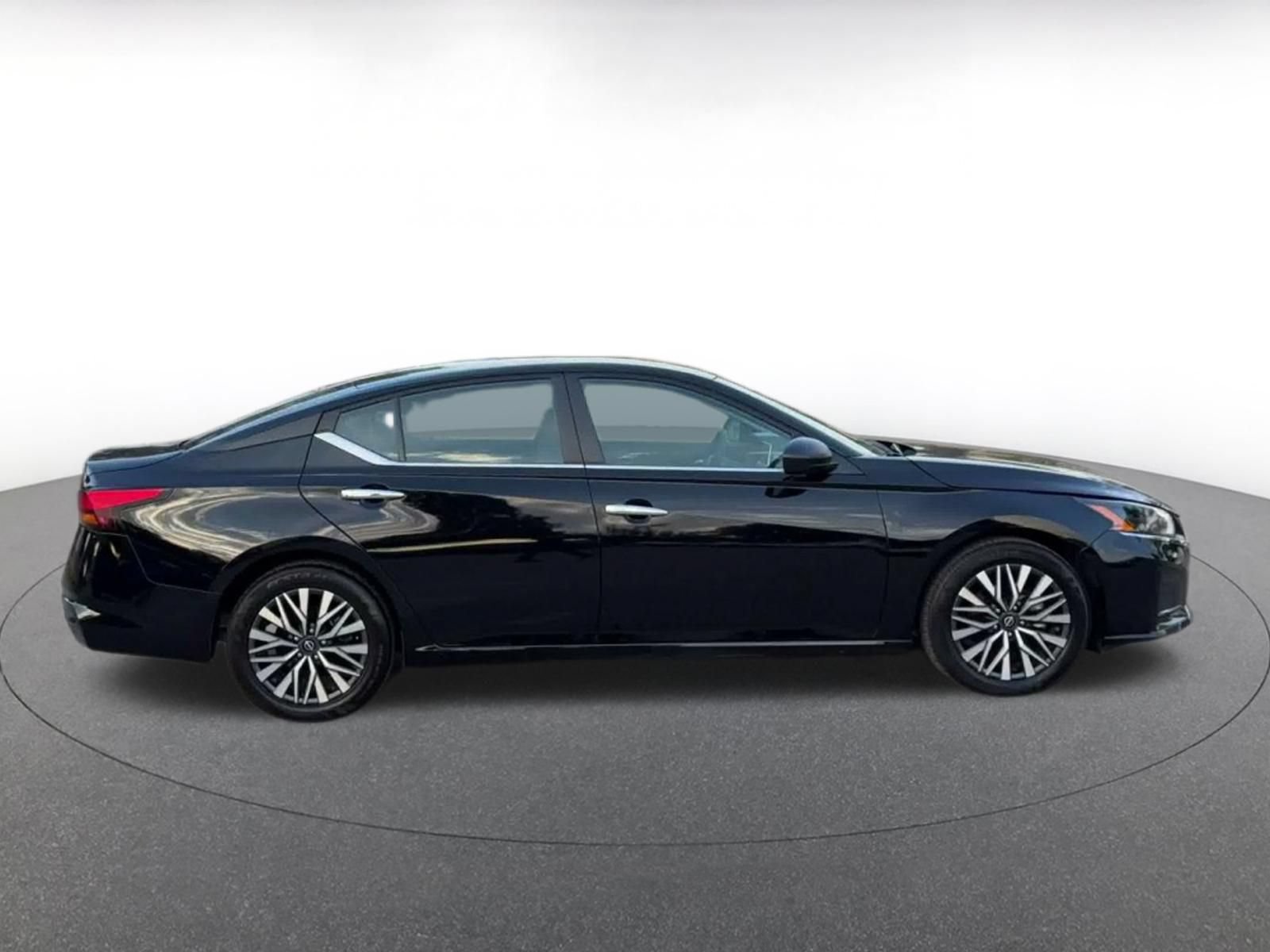 Thumbnail: 2025 Nissan Altima - 15
