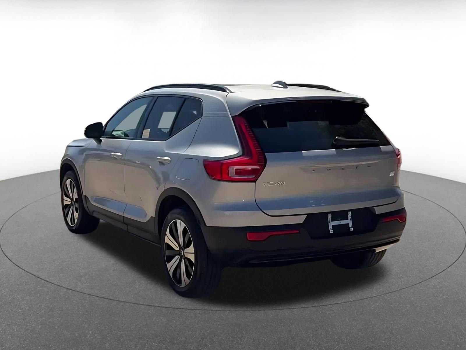 Thumbnail: 2023 Volvo XC40 - 11