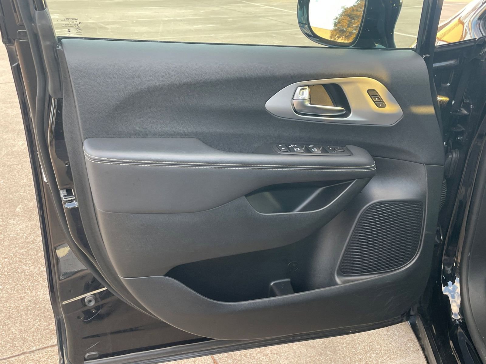 Thumbnail: 2025 Chrysler Pacifica - 18