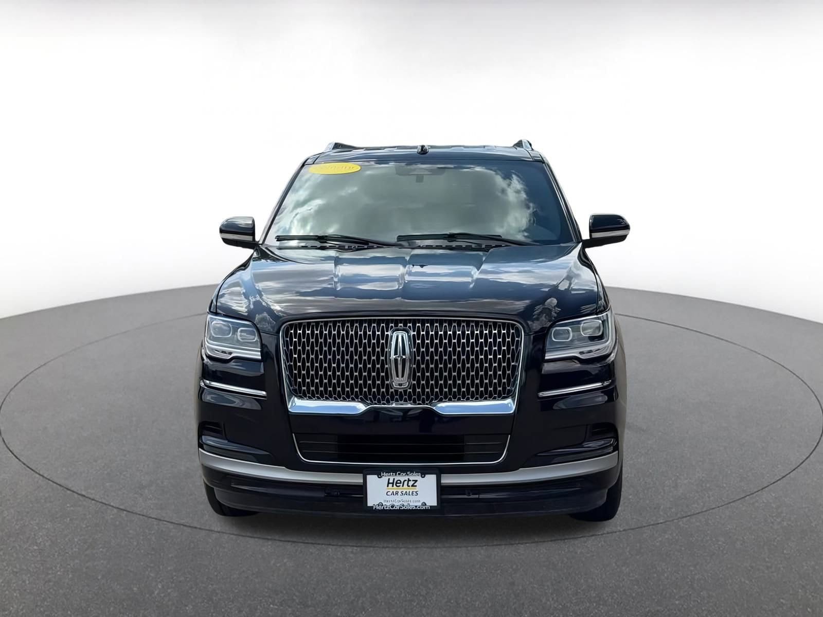 Thumbnail: 2024 Lincoln Navigator L - 4