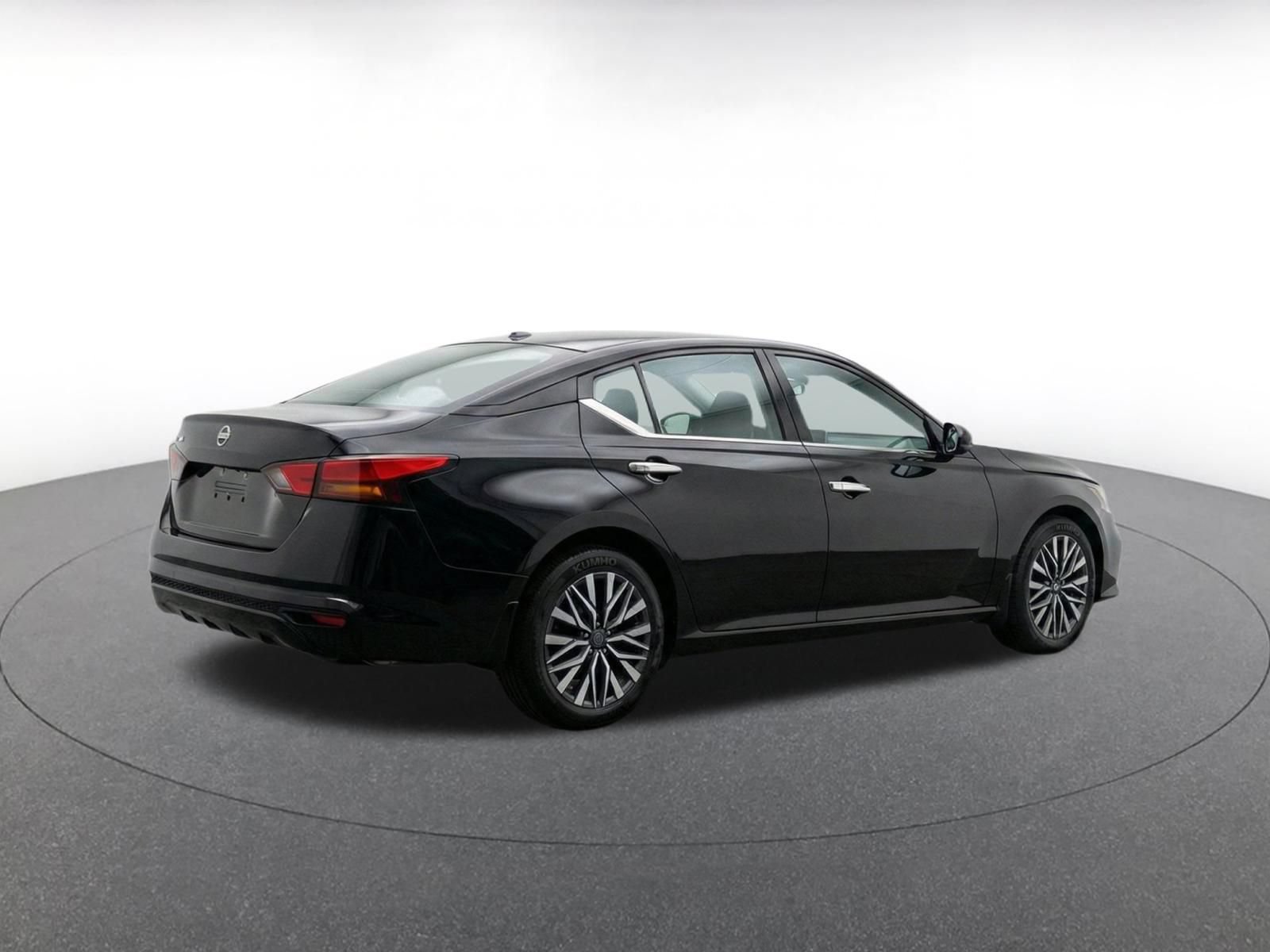 Thumbnail: 2025 Nissan Altima - 11