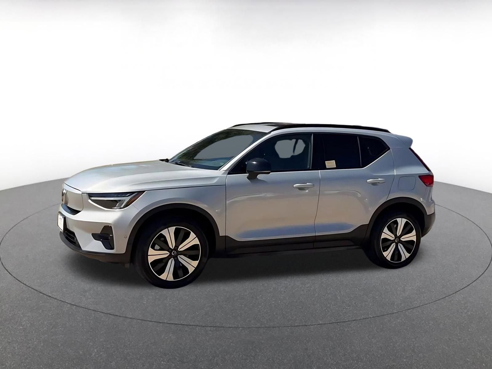 Thumbnail: 2023 Volvo XC40 - 8