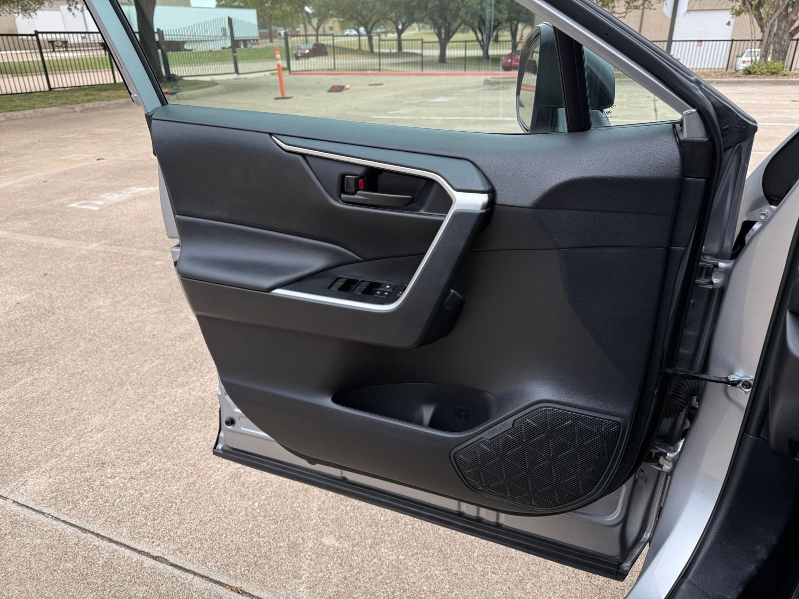 Thumbnail: 2025 Toyota RAV4 - 20