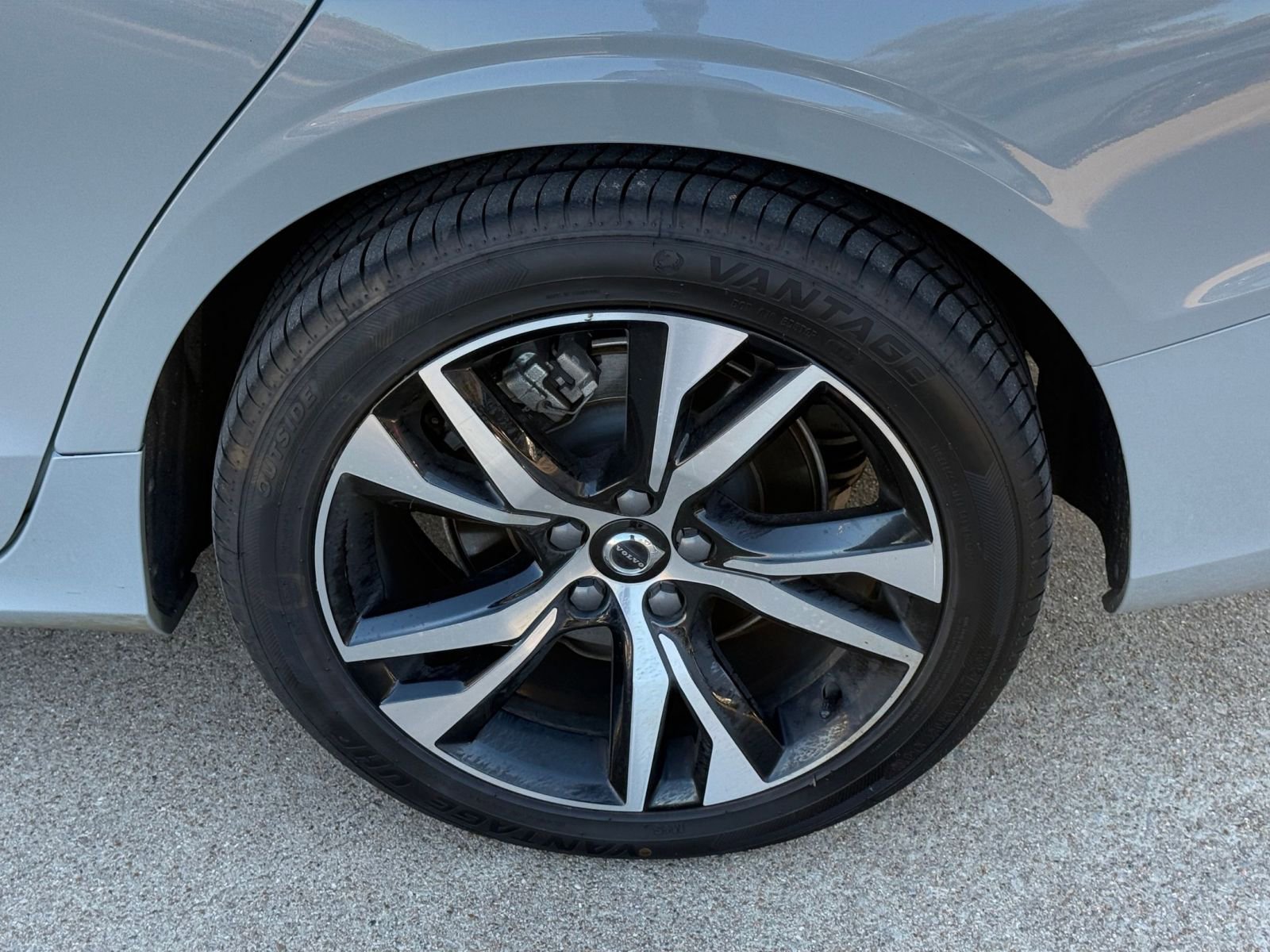 Thumbnail: 2025 Volvo S60 - 32