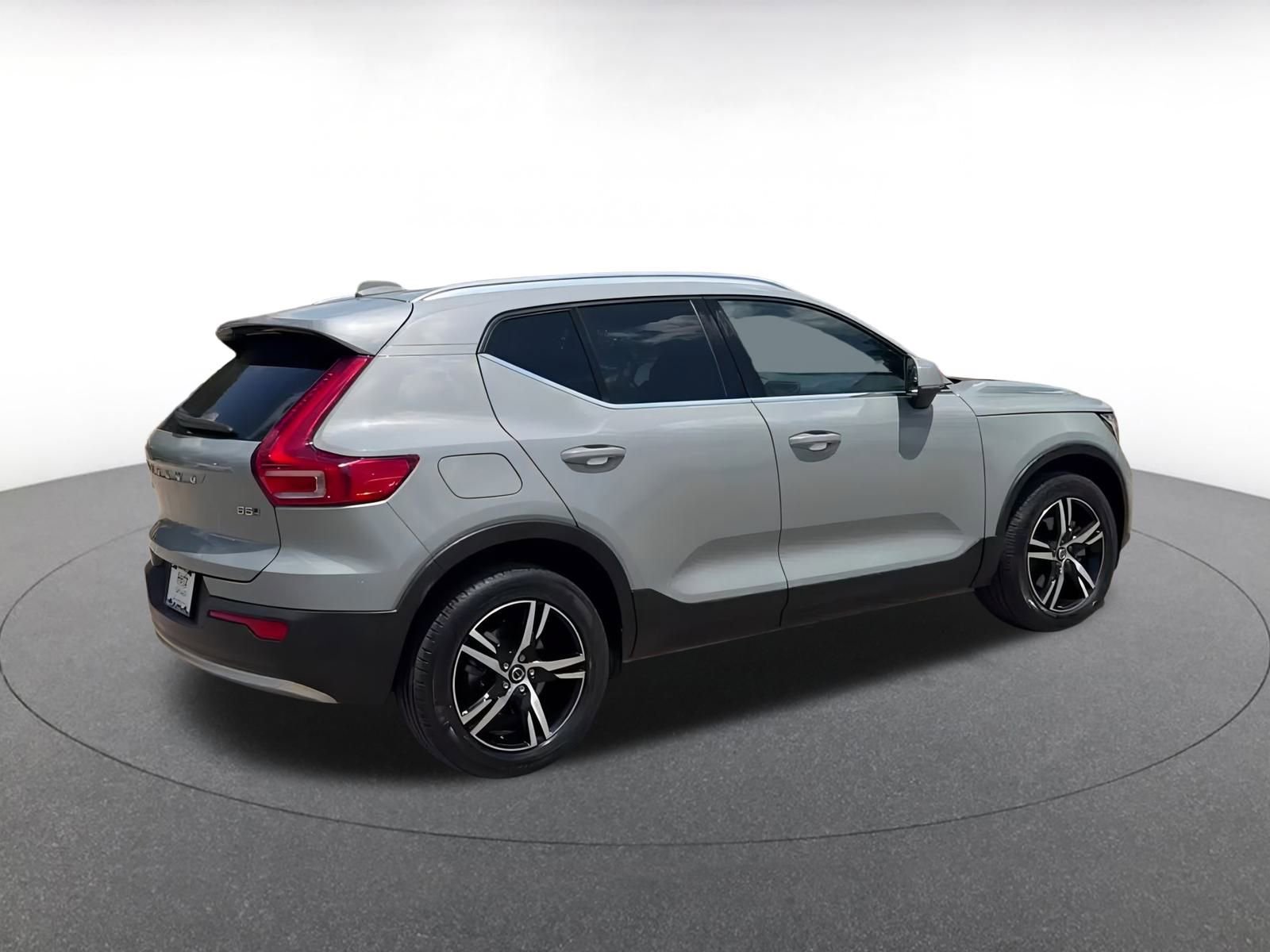 Thumbnail: 2024 Volvo XC40 - 14