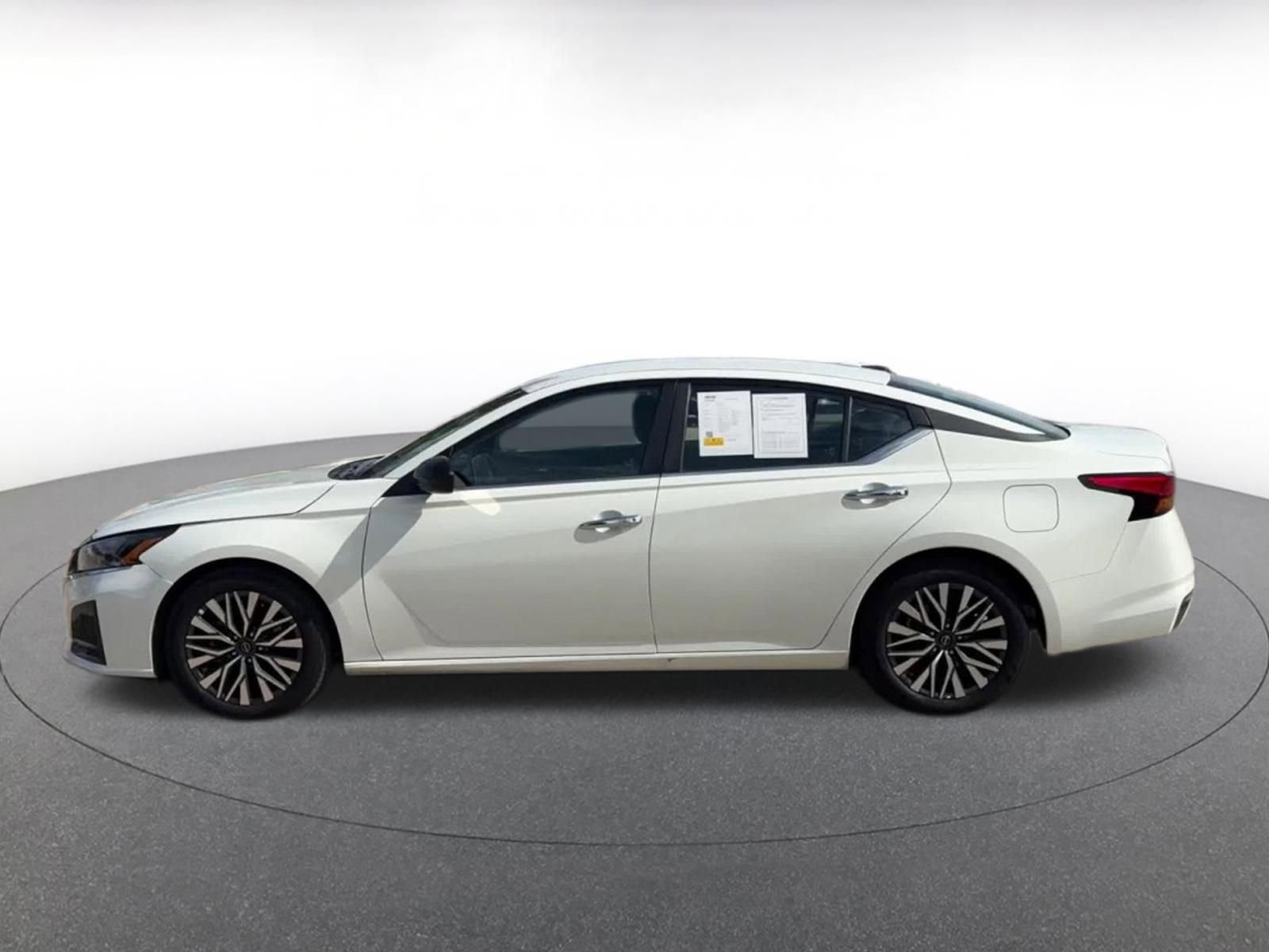 Thumbnail: 2025 Nissan Altima - 9