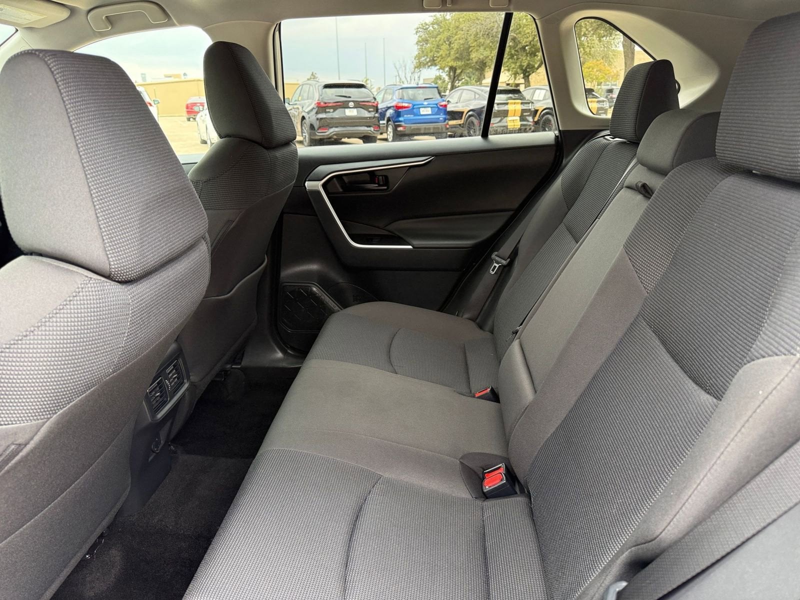 Thumbnail: 2025 Toyota RAV4 - 25