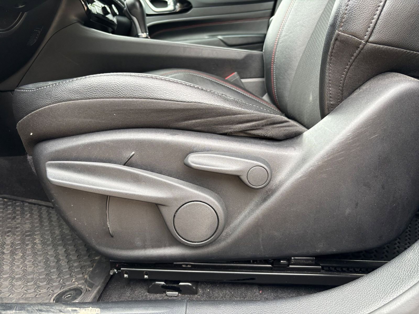 Thumbnail: 2025 Jeep Compass - 23