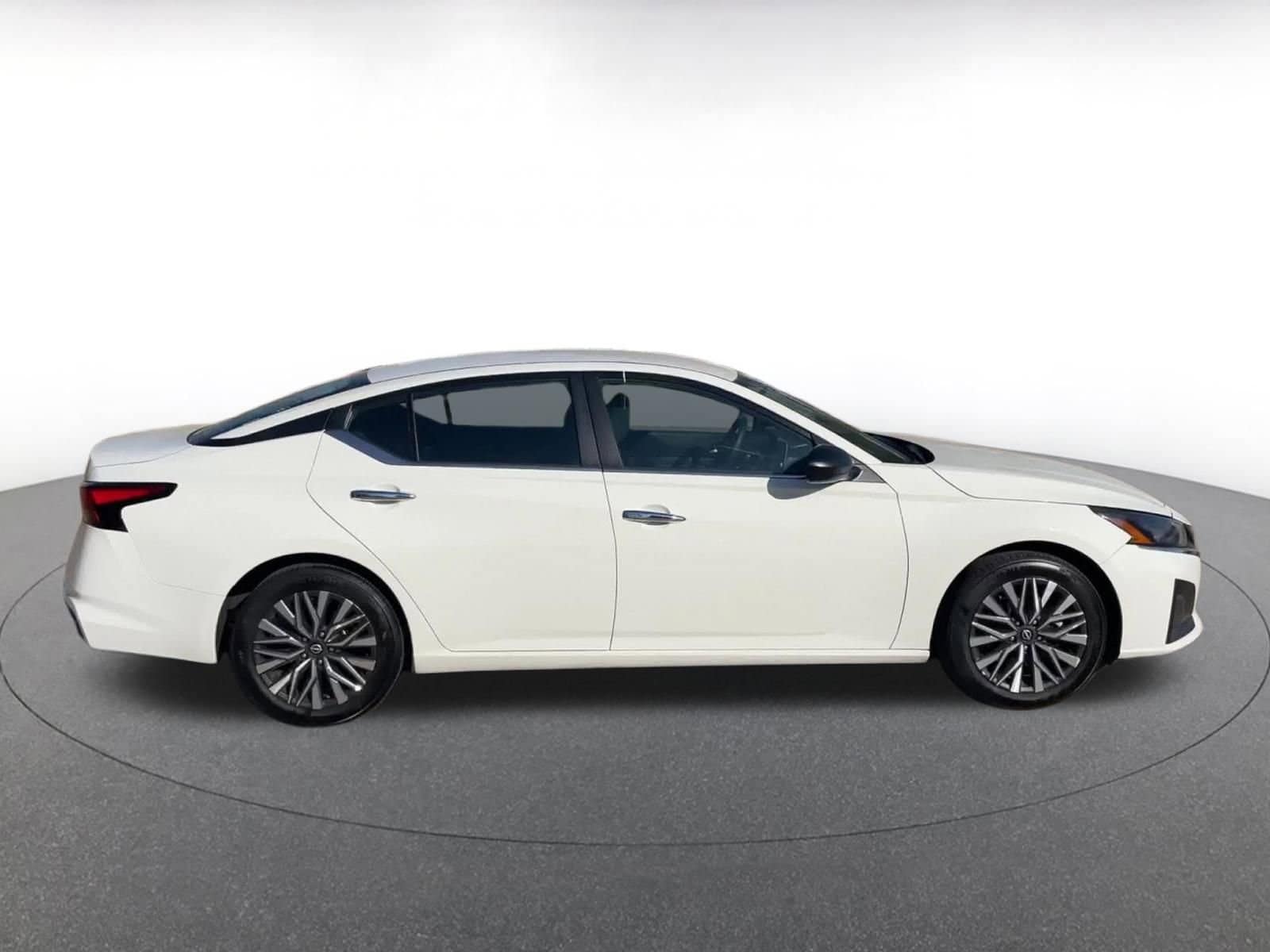 Thumbnail: 2025 Nissan Altima - 16