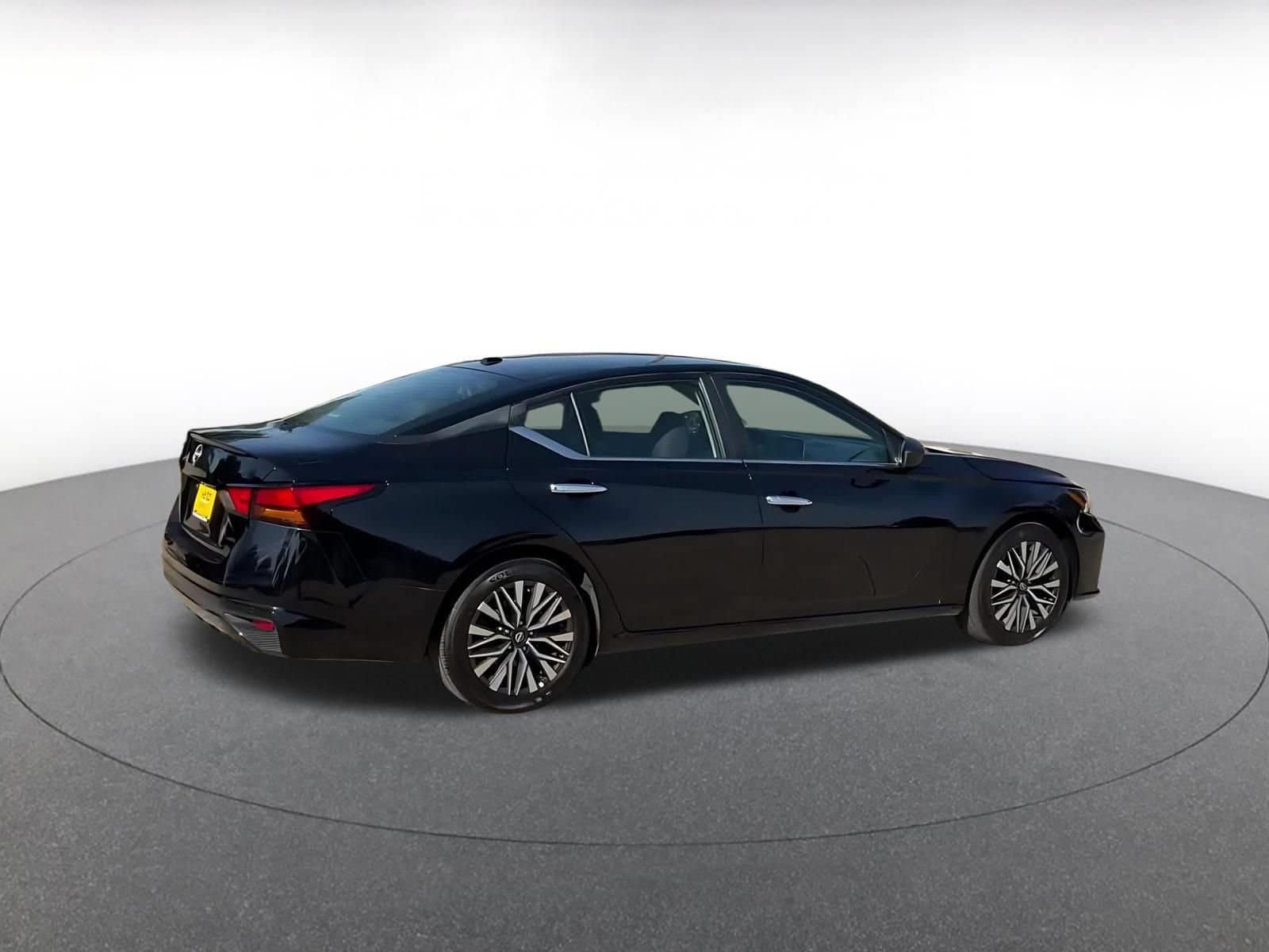 Thumbnail: 2025 Nissan Altima - 15