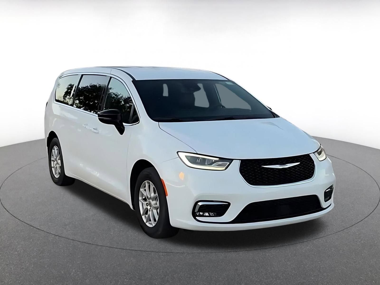 Thumbnail: 2025 Chrysler Pacifica - 3