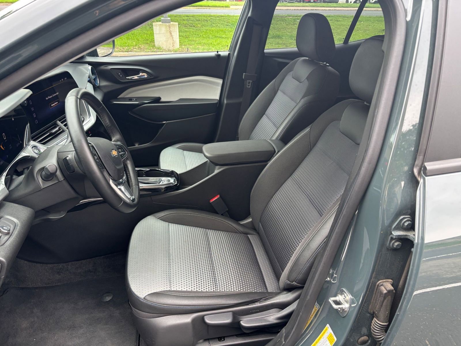 Thumbnail: 2025 Chevrolet Trax - 31