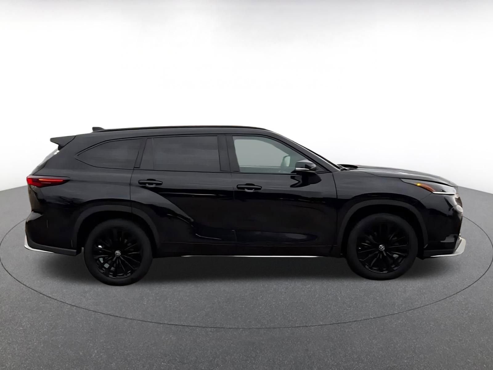 Thumbnail: 2025 Toyota Highlander - 16